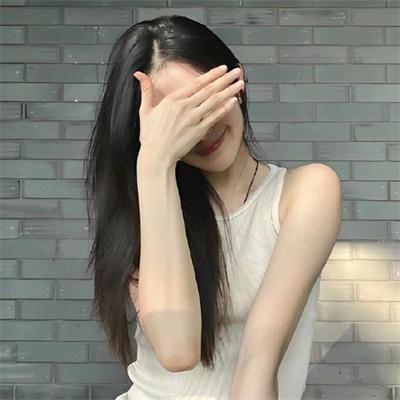 照片里的伴娘